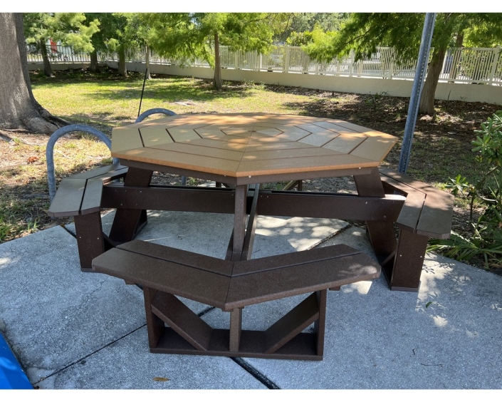 Octagon picnic table