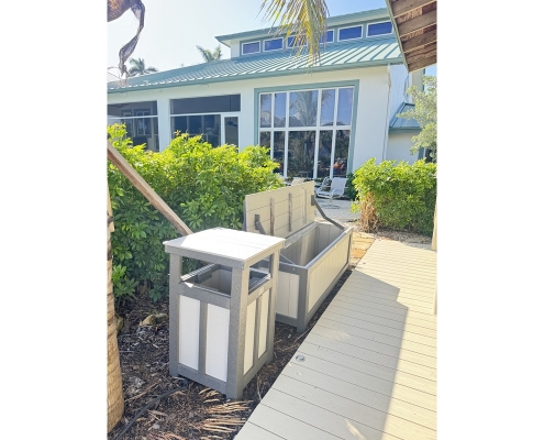 trash can with lid and 6ft dock box